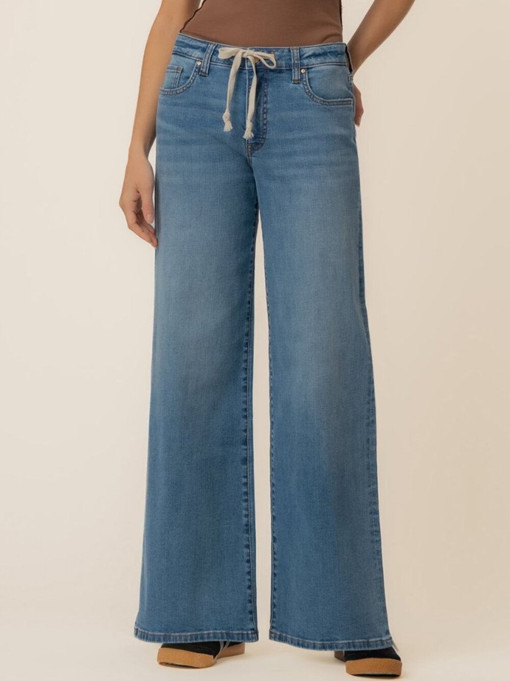 Kut from the Kloth Maya High Rise Wide Leg, Petite in Protect Wash Size 4P